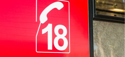 Revin : une voiture en équilibre au-dessus de la Meuse après un...