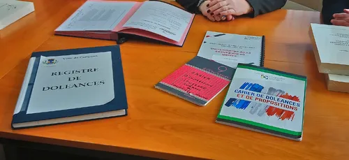 Charleville : les cahiers de doléances ardennais remis aux Archives