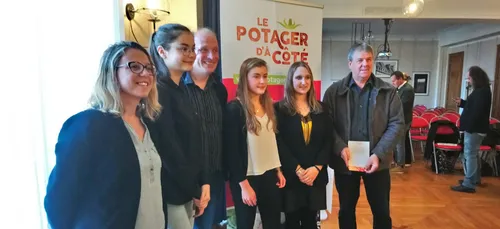 L'équipe du "Potager d'à côté" présente son projet aujourd'hui à...