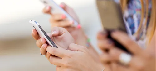 IL BLOQUE LE TÉLÉPHONE DE SON PÈRE PENDANT 49 ANS