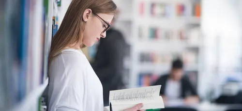 DES PROFS MENACENT LES ÉLÈVES EN SPOILANT AVENGERS !