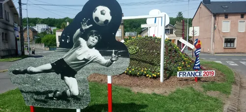 Le football féminin mis à l'honneur par les fleurs à Vrigne-aux-Bois