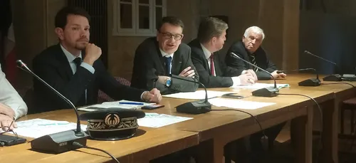 Gilets jaunes : "anticiper au mieux" avant le rassemblement...