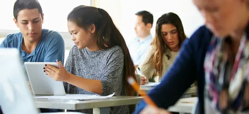 IL ARRIVE À L'HEURE GRÂCE À LA POLICE !
