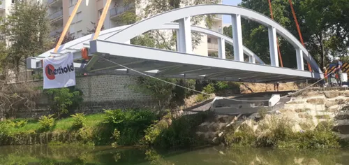 La passerelle Mazarin installée à Charleville