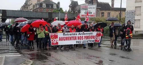 Charleville : retraités et personnels d'Ehpad ensemble dans la rue