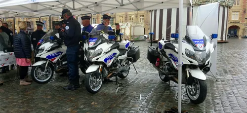 Charleville : policiers, gendarmes, militaires, pompiers au contact...
