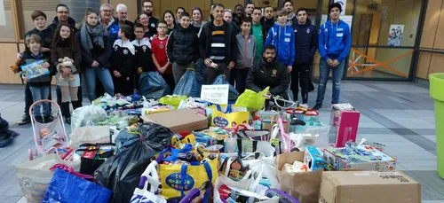 Charleville : les sportifs du département jouent les Pères Noël à...