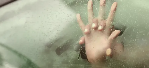 IL CONDUISAIT ET REGARDAIT UN FILM X EN MÊME TEMPS !