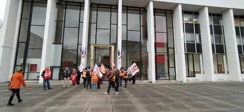 Réforme des retraites : les avocats du barreau des Ardennes...