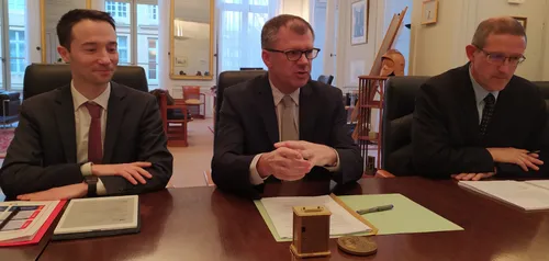 Etablissements scolaires fermés : "ce ne sont pas pour autant des...