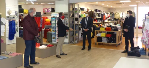 Déconfinement : les commerces rouvrent leurs portes après 55 jours...