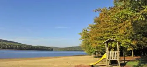Baignade interdite aux Vieilles Forges.