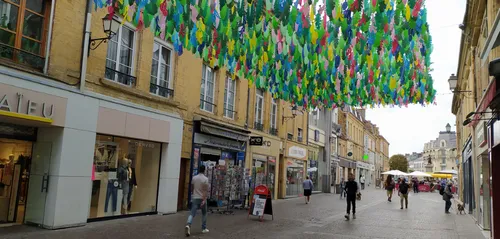 Le port du masque devient obligatoire en extérieur dans plusieurs...
