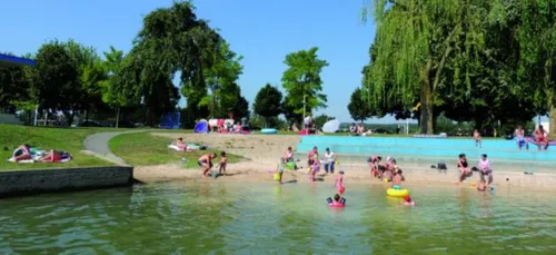 Suite à l'obligation du port du masque, la base de loisirs de Douzy...