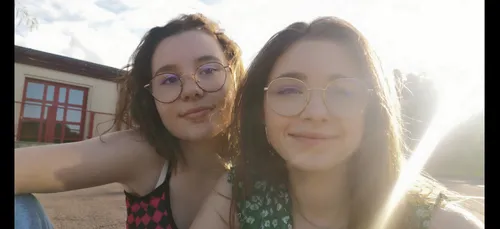 Deux lycéennes de Charleville inventent une borne interactive pour...