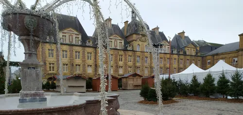 Les illuminations de Noël s'adaptent au couvre-feu à Charleville