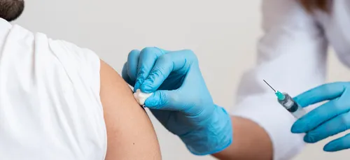 "Travaillons ensemble pour réussir la vaccination" plaide Boris...