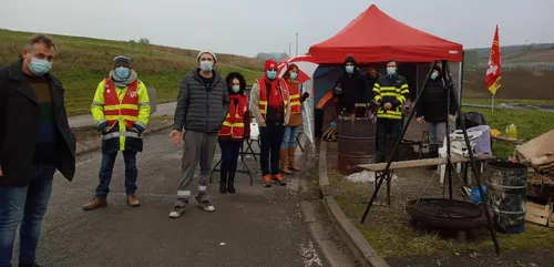Signy-l'Abbaye : des salariés de l'entreprise Monier en grève...