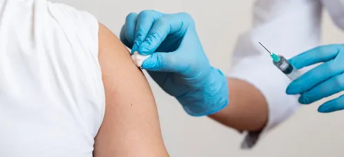 Campagne de vaccination : la députée des Ardennes Bérengère Poletti...