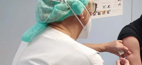 Covid-19 : des micro-centres de vaccination ouvrent dans les...