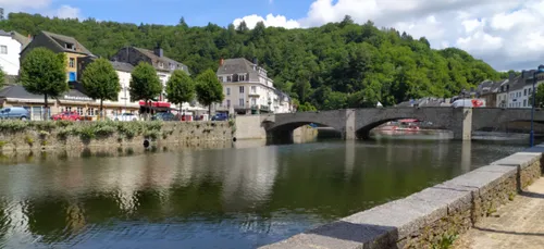 Les voyages non-essentiels à destination et en provenance de la...