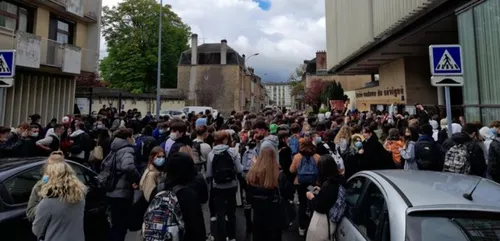 Les lycéens de Charleville manifestent.