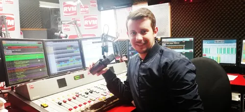 100 ans de la radio : Comment Julien est-il devenu animateur radio.
