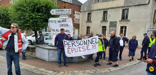 Grève la Poste de Maubert-Fontaine.
