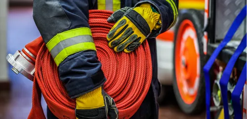 Feu d'un engin de levage dans une scierie, à Floing