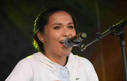 Castée par Sweet FM, elle tente "The Voice"