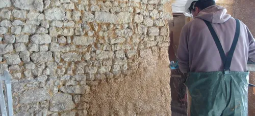 Isoler sa maison avec des produits locaux dans le Perche