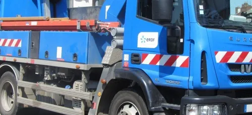 Bouloire : le poids-lourd percute un poteau électrique