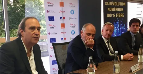 Xavier Niel en Mayenne pour une annonce historique