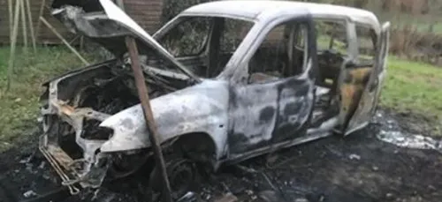 Torcé-en-Vallée : moto volée, voiture brûlée