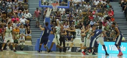 Au Jeu-de-Paume, le basket fait recette