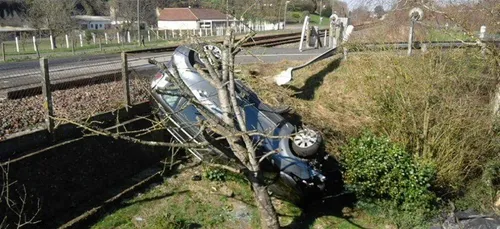Un TER percute une voiture dans le sud Sarthe