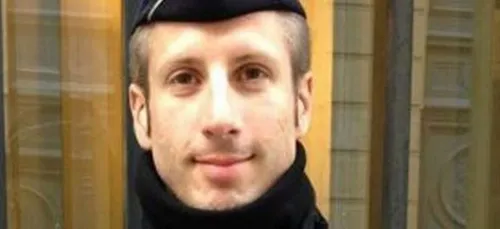 Xavier Jugelé : un an après, une plaque sur les Champs-Elysées