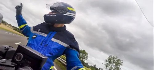 Il se fait prendre, drogué et sans permis