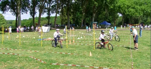 Etoile Cyclo : 1 000 enfants à Chambord !