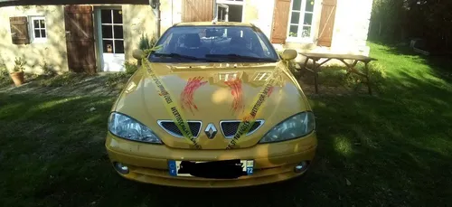 Le Mans : Il transforme sa voiture en scène de crime pour Halloween !