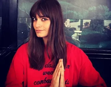 Clara Luciani en dédicace à Alençon