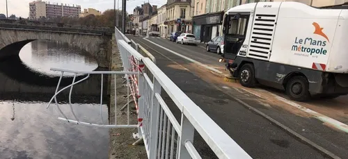 Le Mans : la voiture tombe à l'eau, deux morts