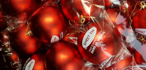 Boules de Noël gratuites chez Auchan Le Mans !