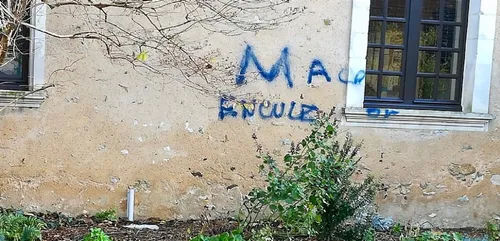 Mairies taguées en Sarthe : enquête ouverte