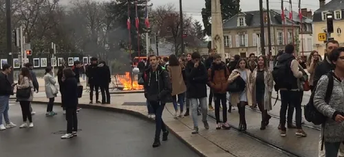 Au Mans, les lycéens manifestent