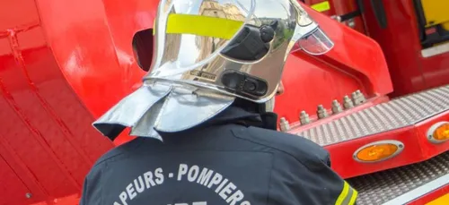 Une maison ravagée par les flammes à Fillé