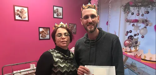 [VIDÉO] Buzz pour la galette des rois Johnny Hallyday à...