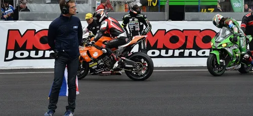 Dis, c'est quoi un directeur de course ?