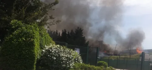 700 tonnes de papier compressé en feu à Champagné